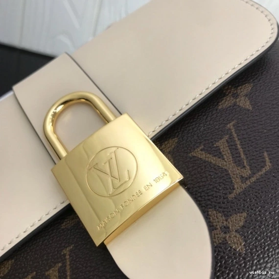 WIS BB LOUIS VUITTON LOCKY 0824